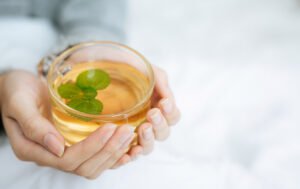 Leia mais sobre o artigo 12 Chás para a Saúde do Fígado, Receitas, como consumir e contraindicações