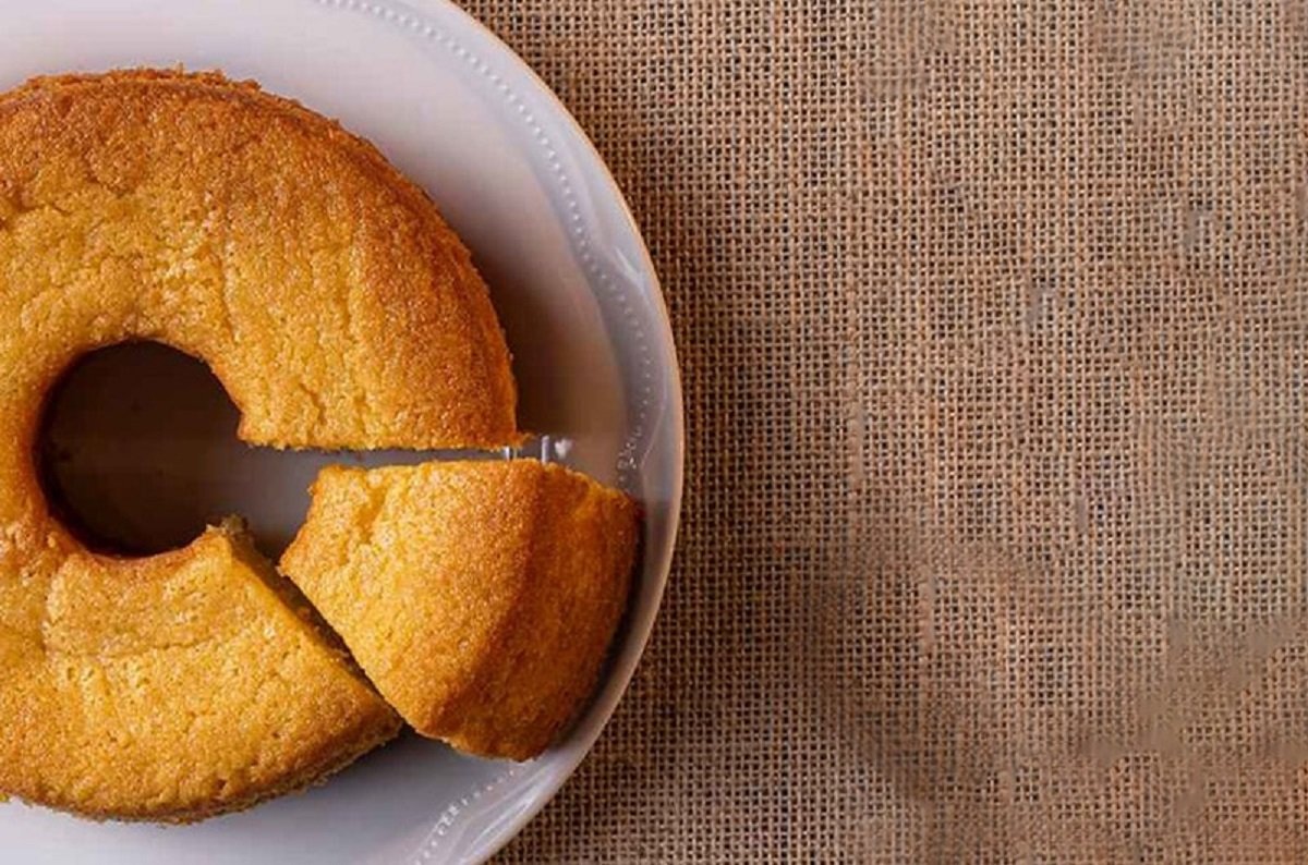 Leia mais sobre o artigo Bolo de Milho Fácil da Vovó – De Liquidificador e Latinha!